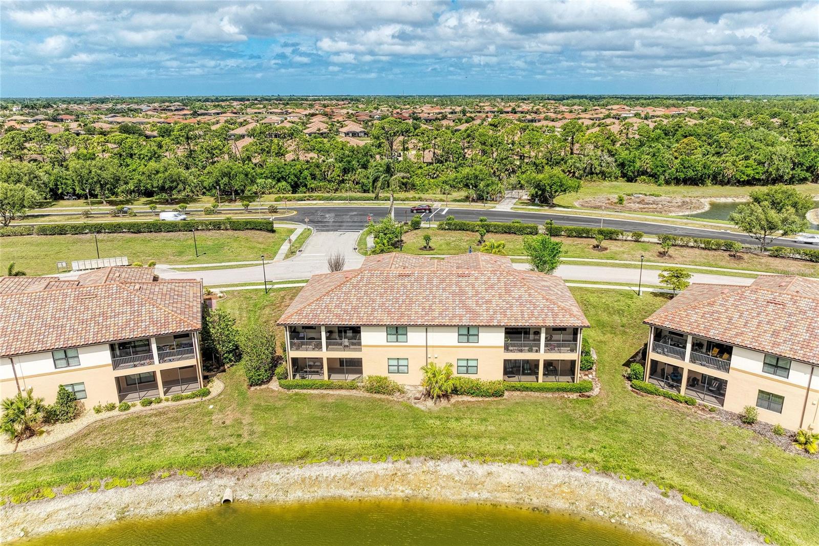 Image 43 of 80 For 20221 Ragazza Circle 202