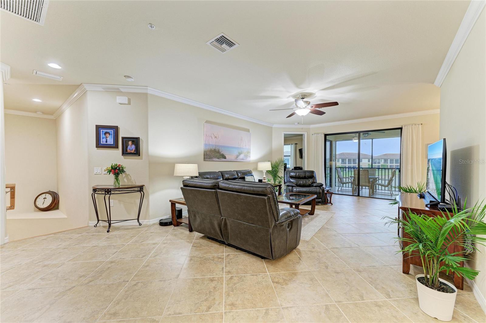 Image 8 of 80 For 20221 Ragazza Circle 202