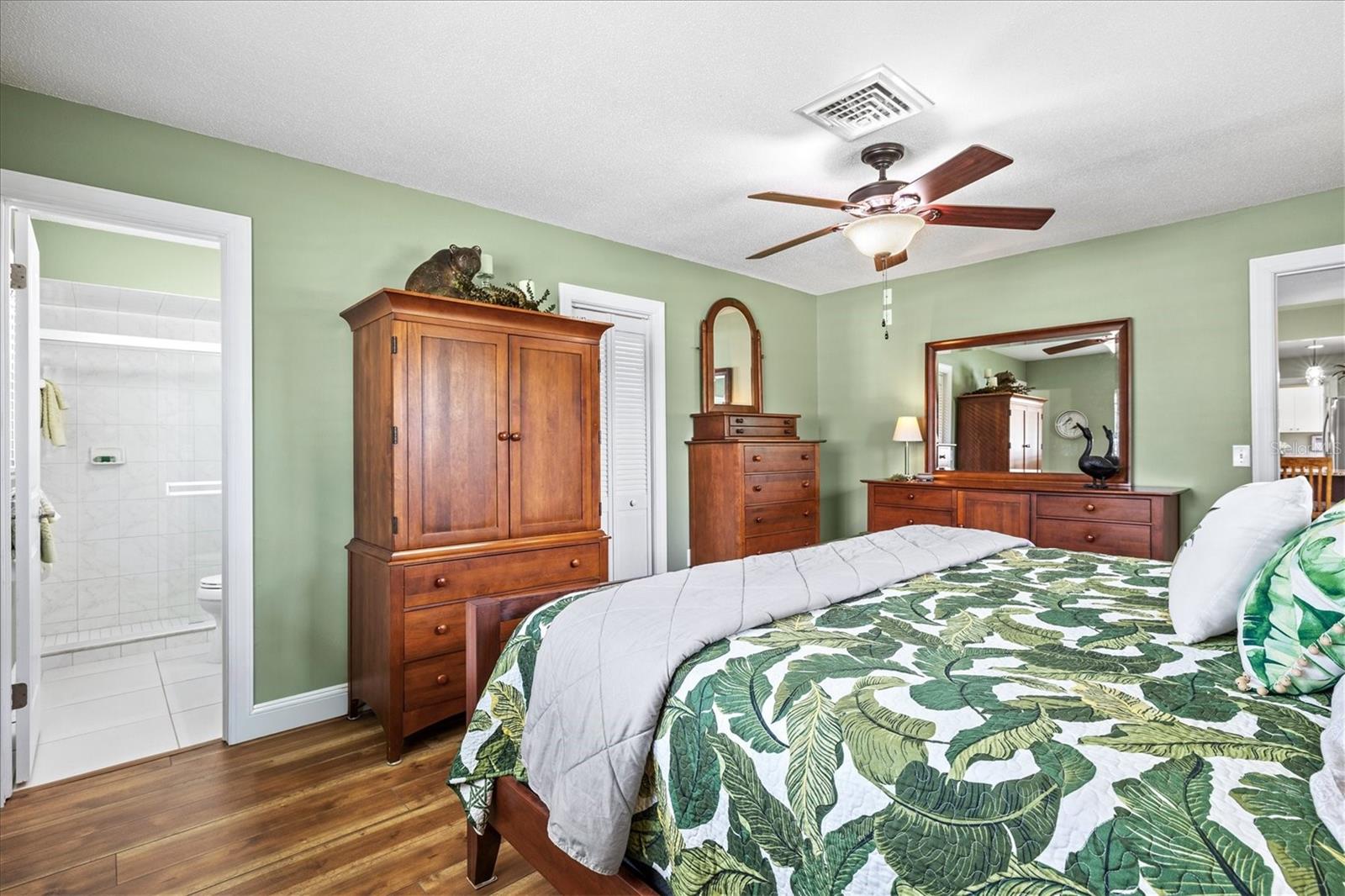 Image 28 of 97 For 1147 Sleepy Hollow Court