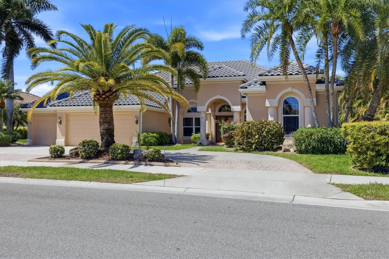 Image 2 of 66 For 3323 Lakeview Lane