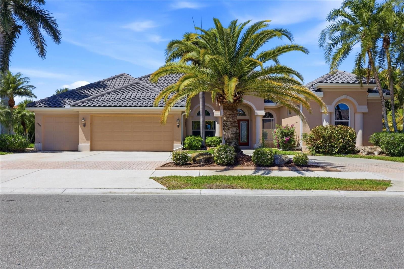 Image 7 of 66 For 3323 Lakeview Lane