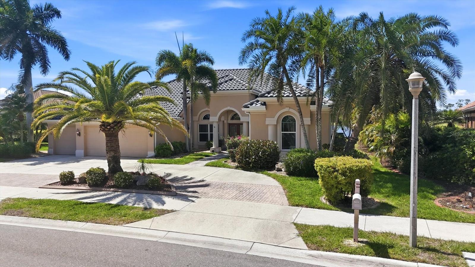 Image 8 of 66 For 3323 Lakeview Lane