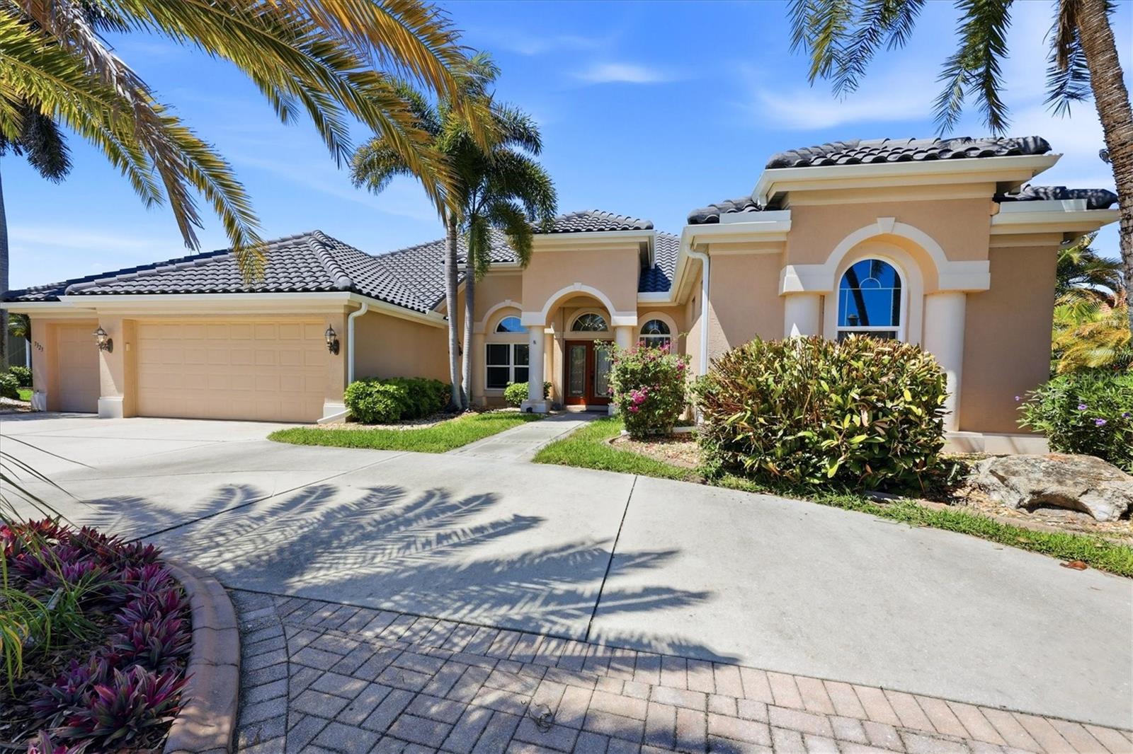 Image 9 of 66 For 3323 Lakeview Lane