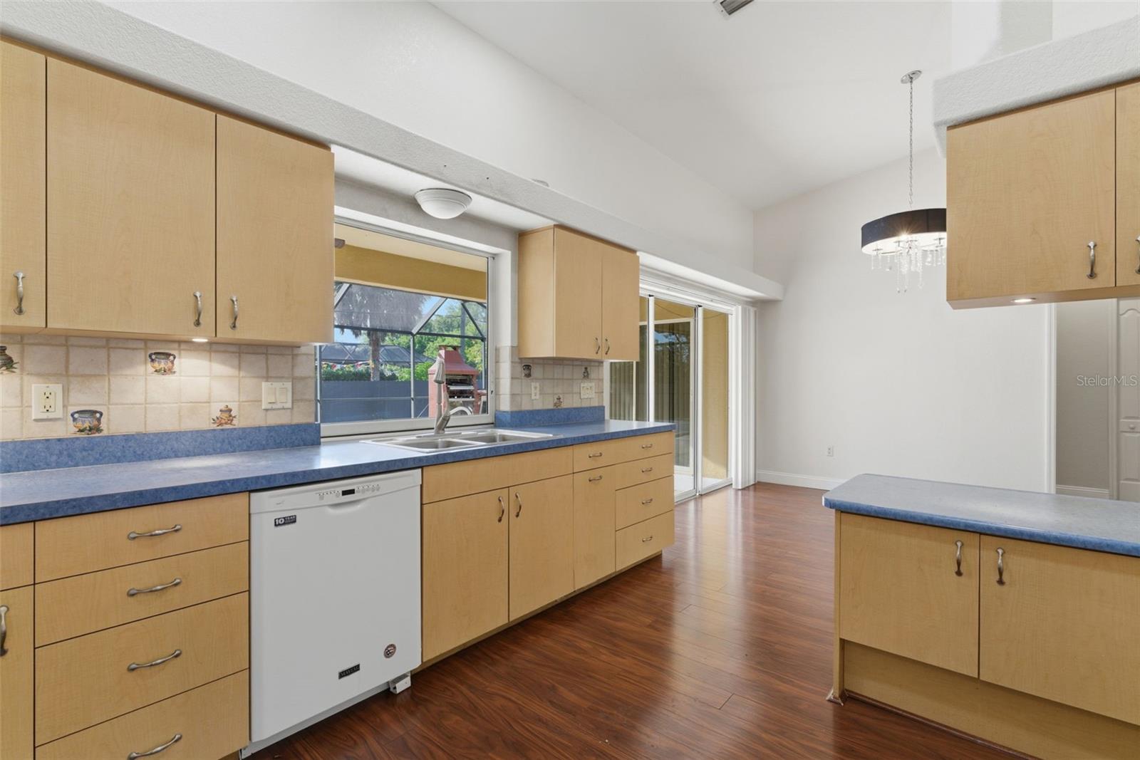 Image 9 of 25 For 1489 Newton Street