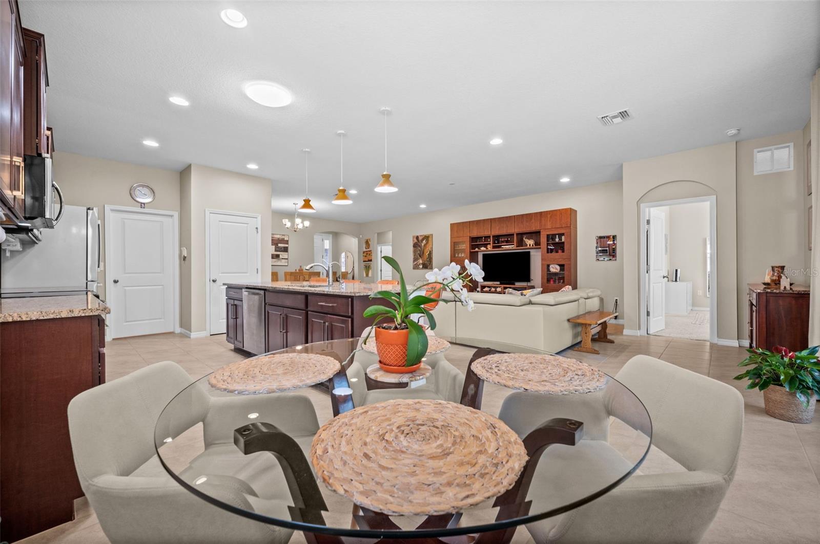 Image 15 of 39 For 2280 Midnight Pearl Drive