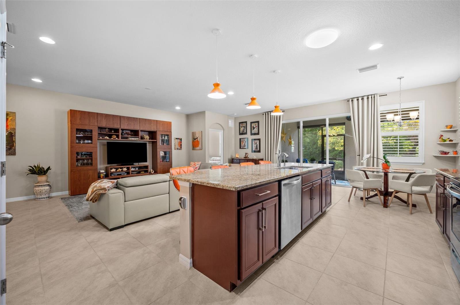 Image 17 of 39 For 2280 Midnight Pearl Drive