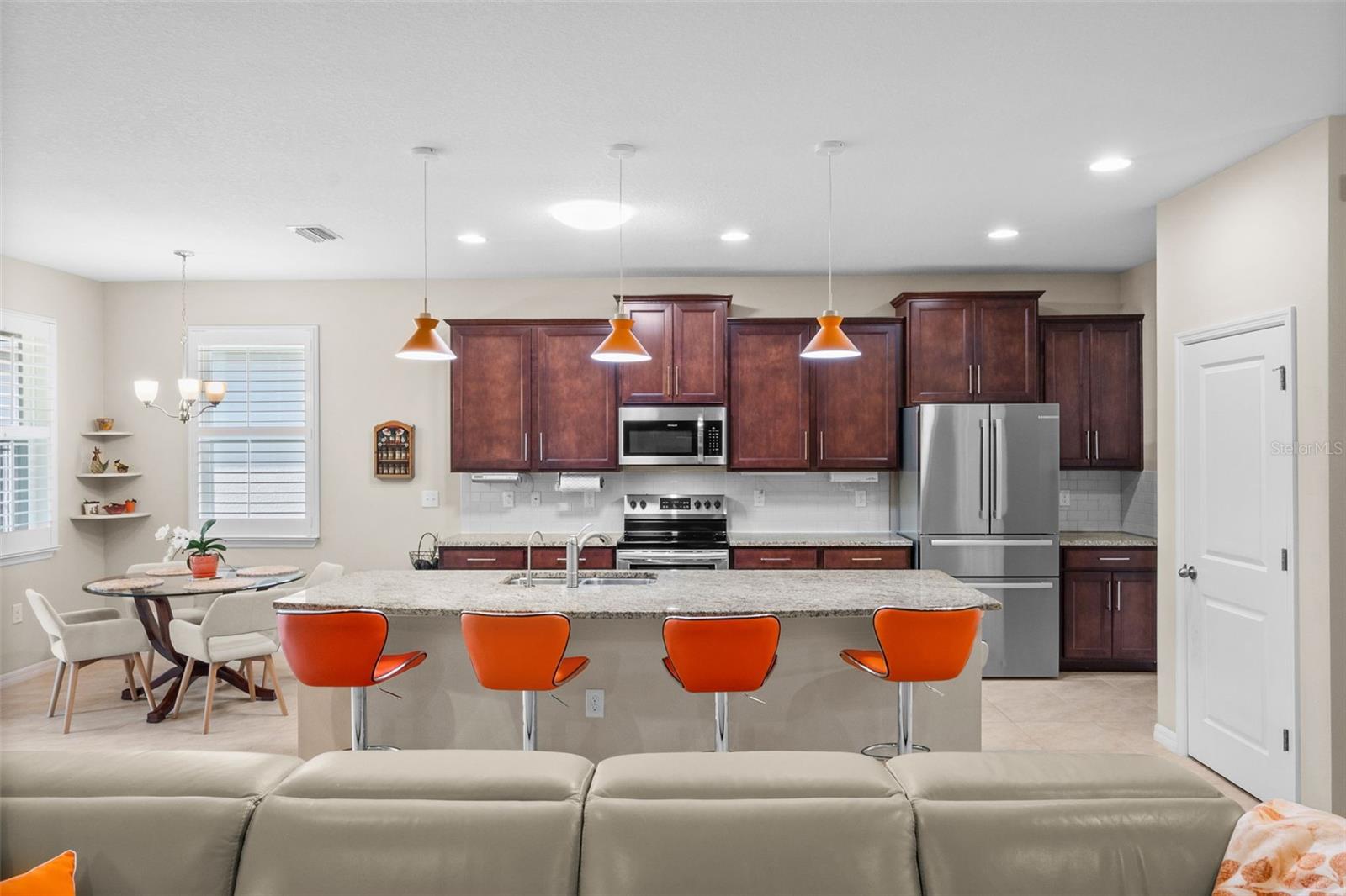 Image 18 of 39 For 2280 Midnight Pearl Drive