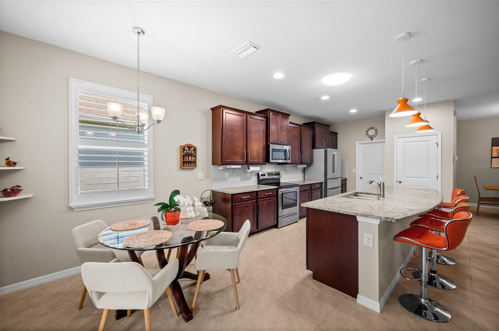 Image 20 of 39 For 2280 Midnight Pearl Drive