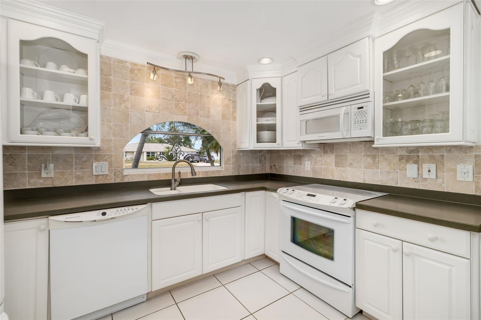 Image 14 of 43 For 3136 Gulf Gate Drive