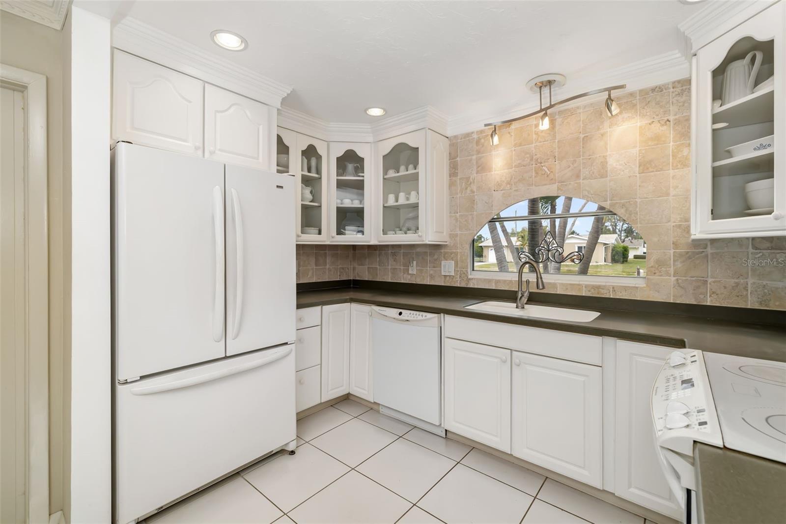 Image 15 of 43 For 3136 Gulf Gate Drive