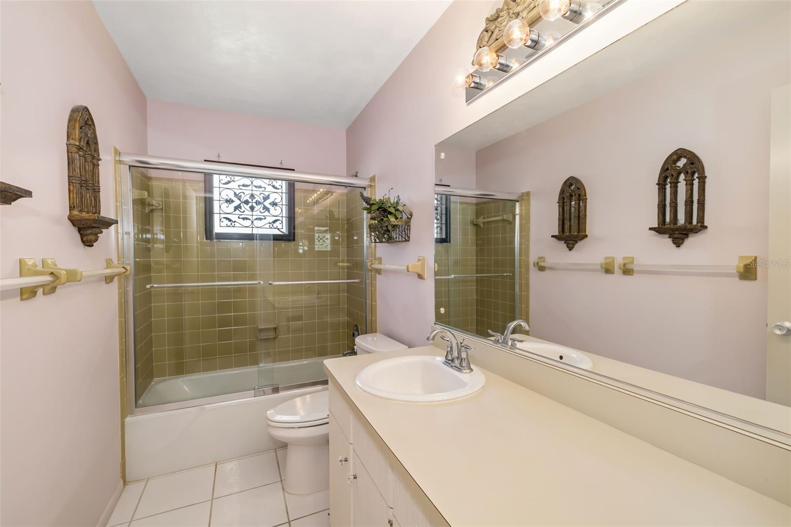 Image 18 of 43 For 3136 Gulf Gate Drive