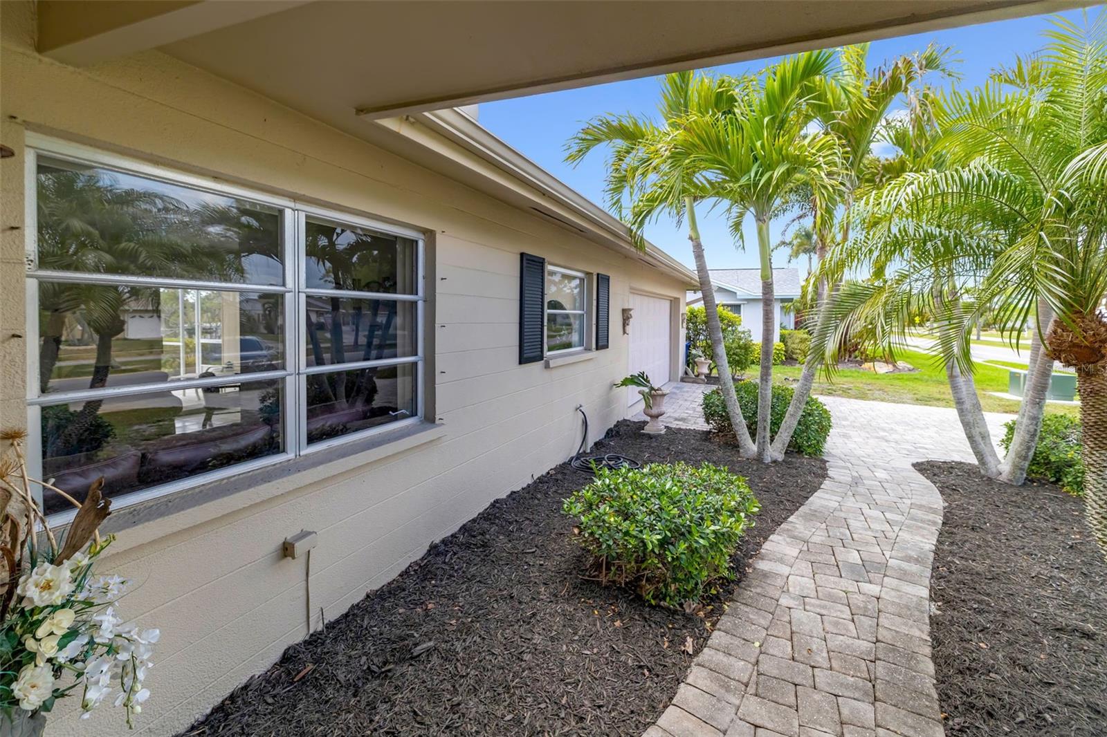 Image 5 of 43 For 3136 Gulf Gate Drive