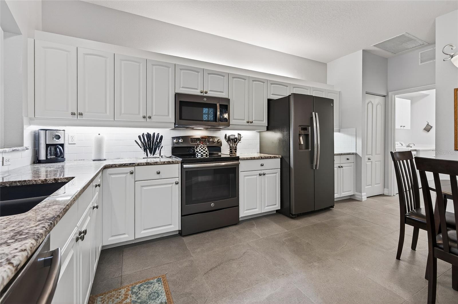 Image 16 of 54 For 903 Tartan Drive 26