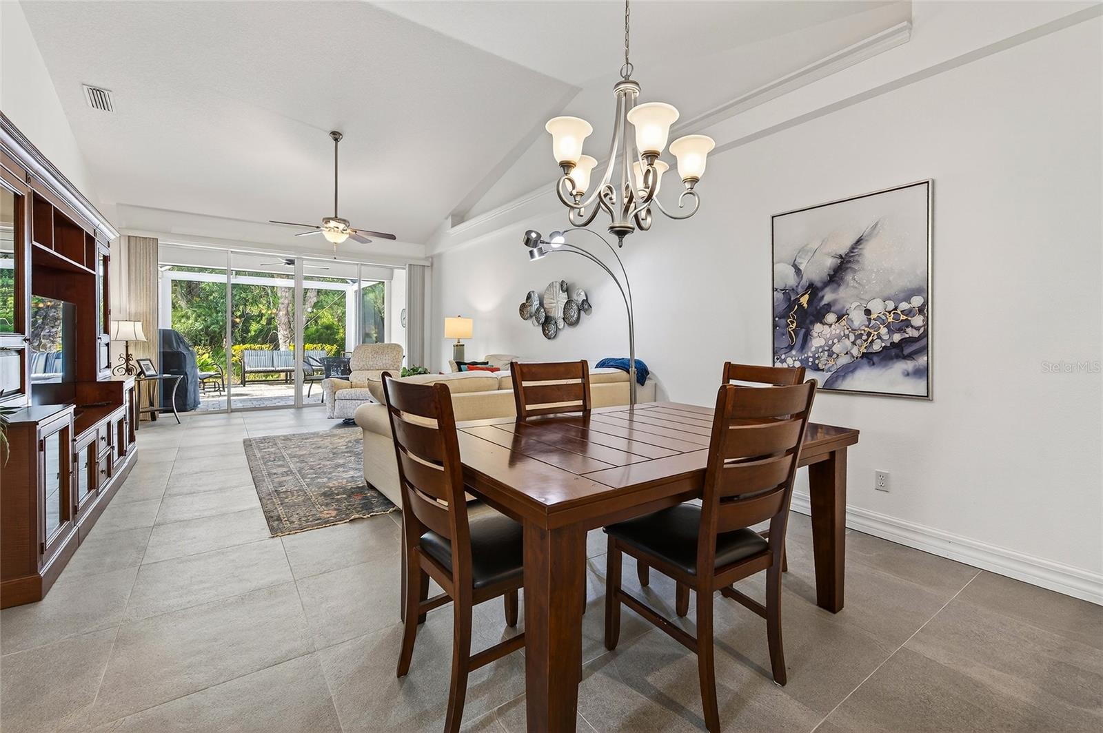 Image 23 of 54 For 903 Tartan Drive 26