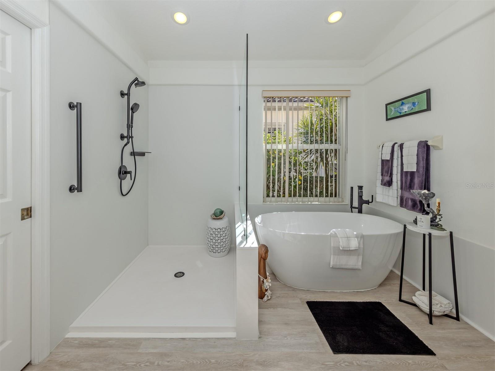 Image 20 of 44 For 404 Pinewood Lake Drive