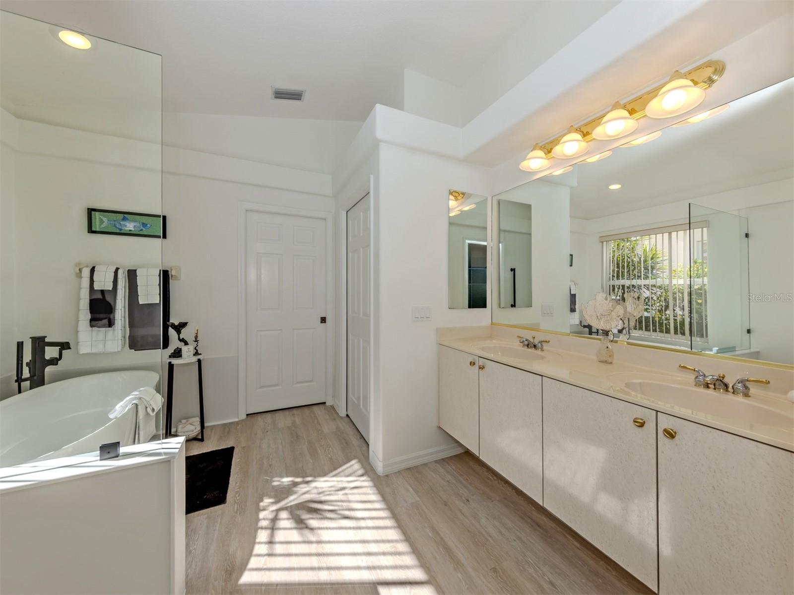 Image 21 of 44 For 404 Pinewood Lake Drive