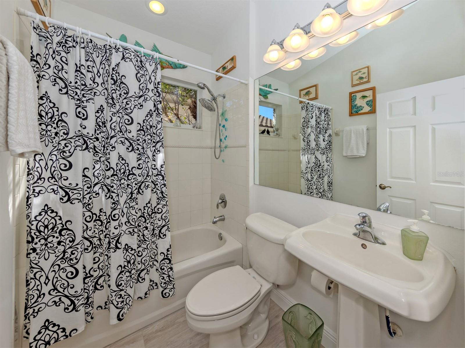 Image 23 of 44 For 404 Pinewood Lake Drive