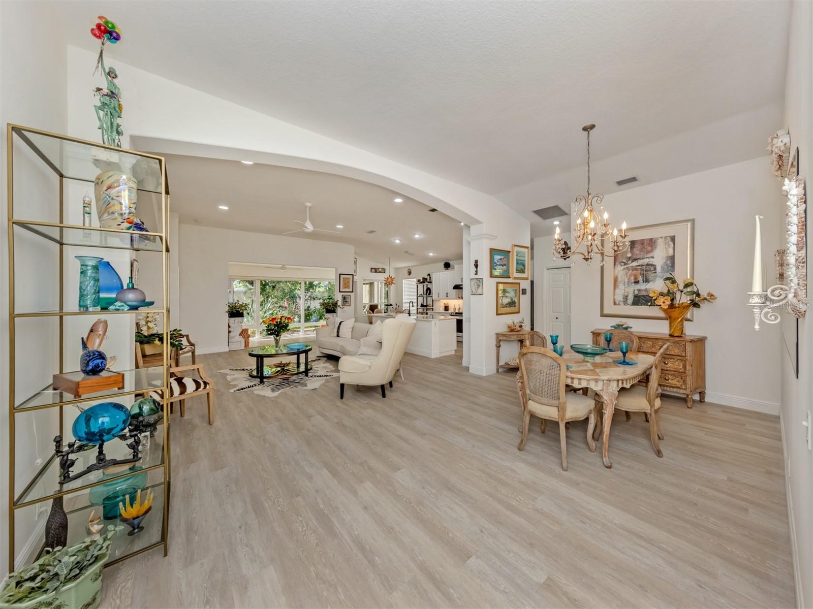 Image 7 of 44 For 404 Pinewood Lake Drive