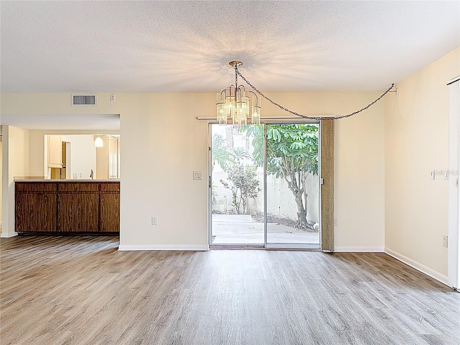 Image 14 of 50 For 760 Village Circle 109