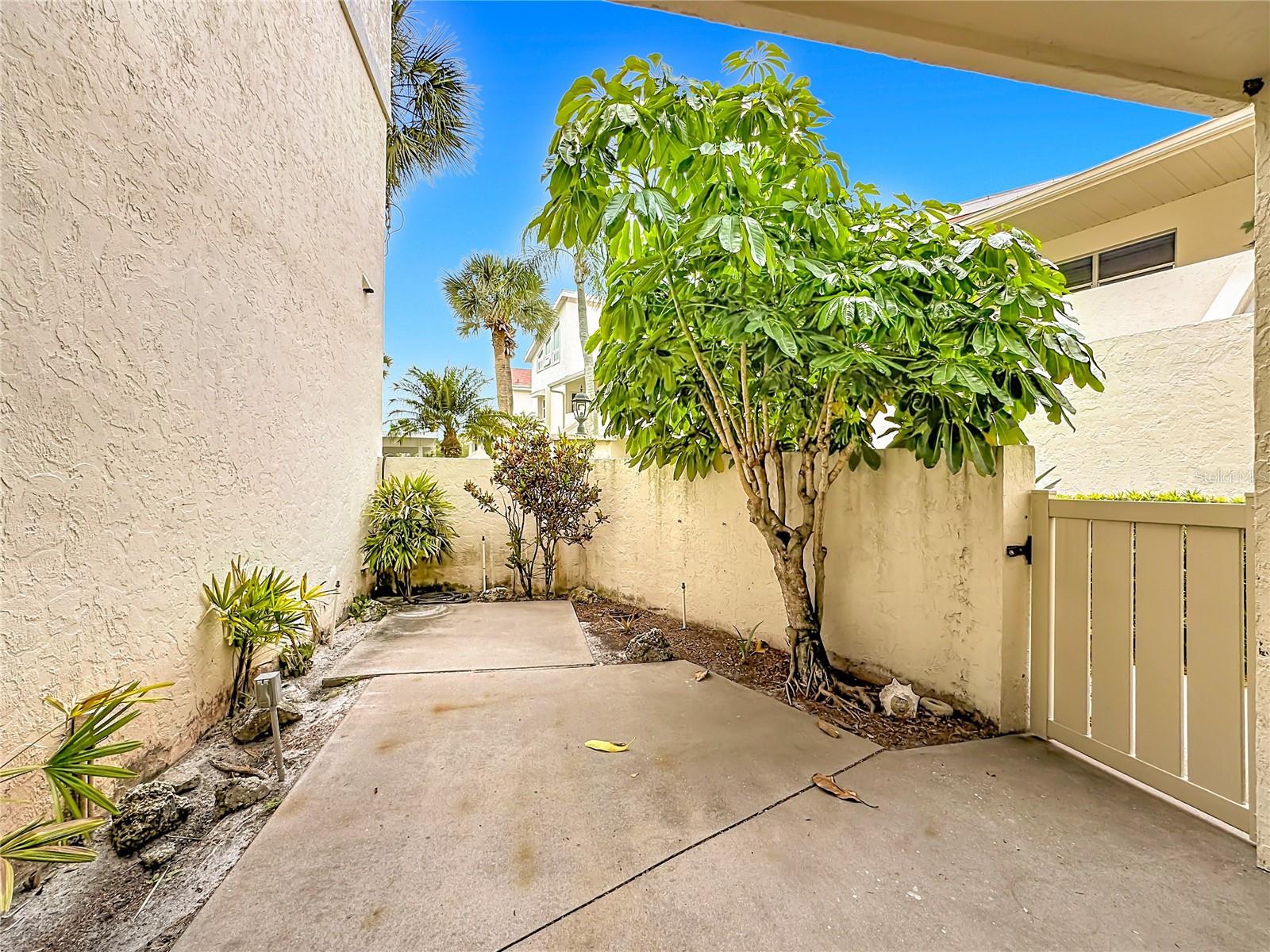 Image 17 of 50 For 760 Village Circle 109