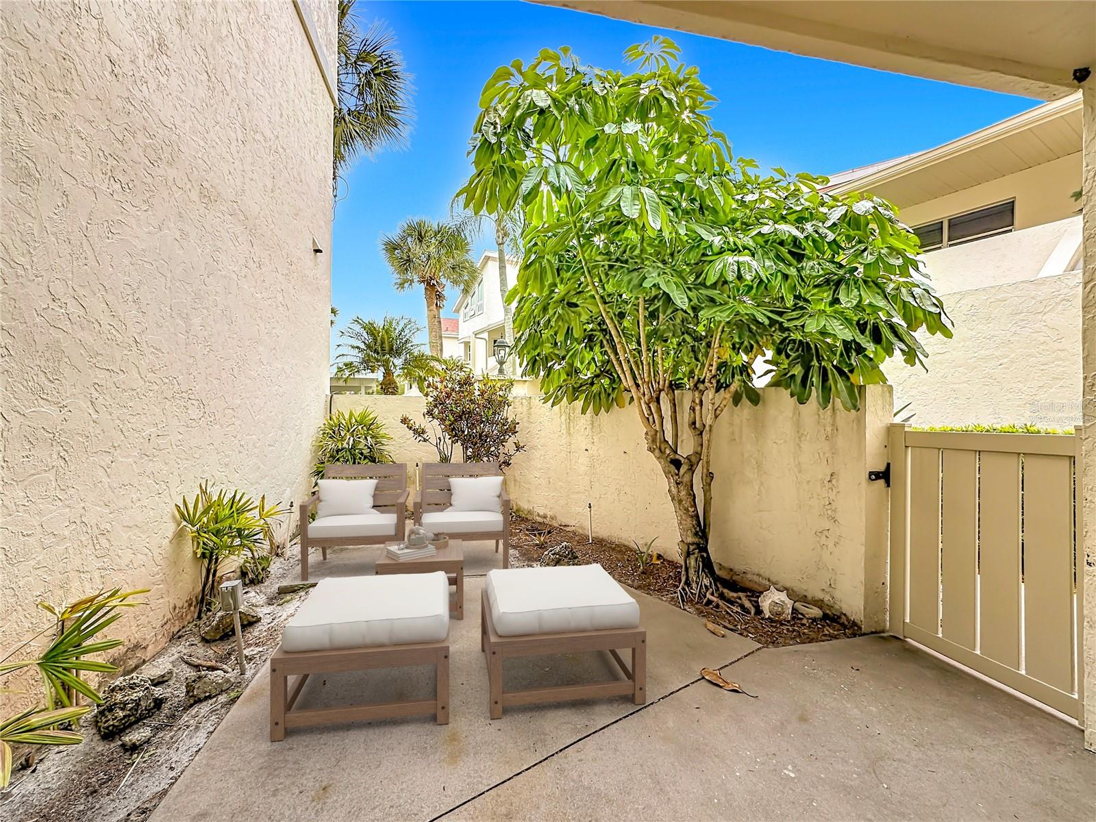 Image 18 of 50 For 760 Village Circle 109