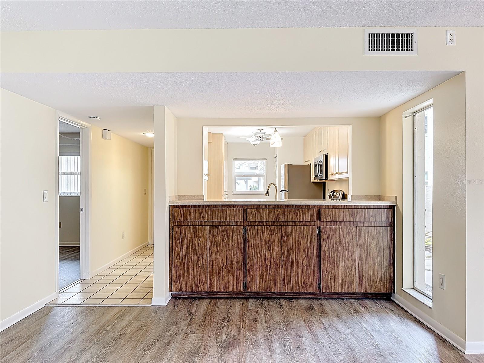 Image 20 of 50 For 760 Village Circle 109