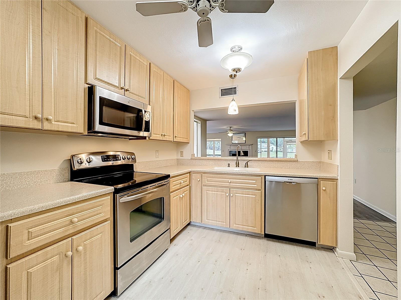 Image 21 of 50 For 760 Village Circle 109