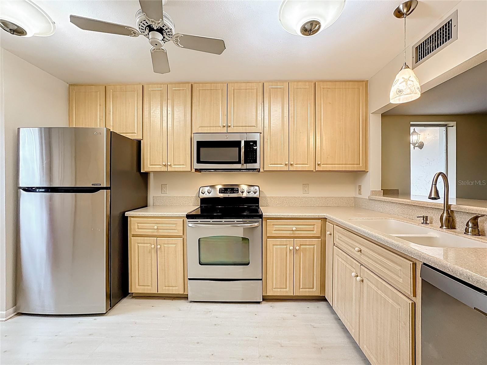 Image 22 of 50 For 760 Village Circle 109