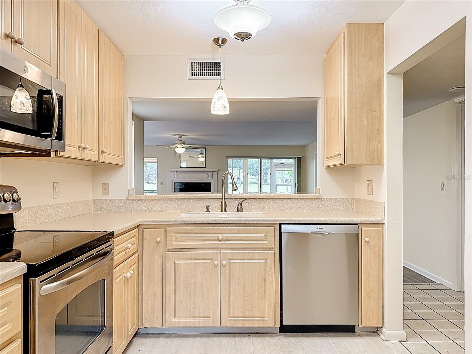 Image 26 of 50 For 760 Village Circle 109