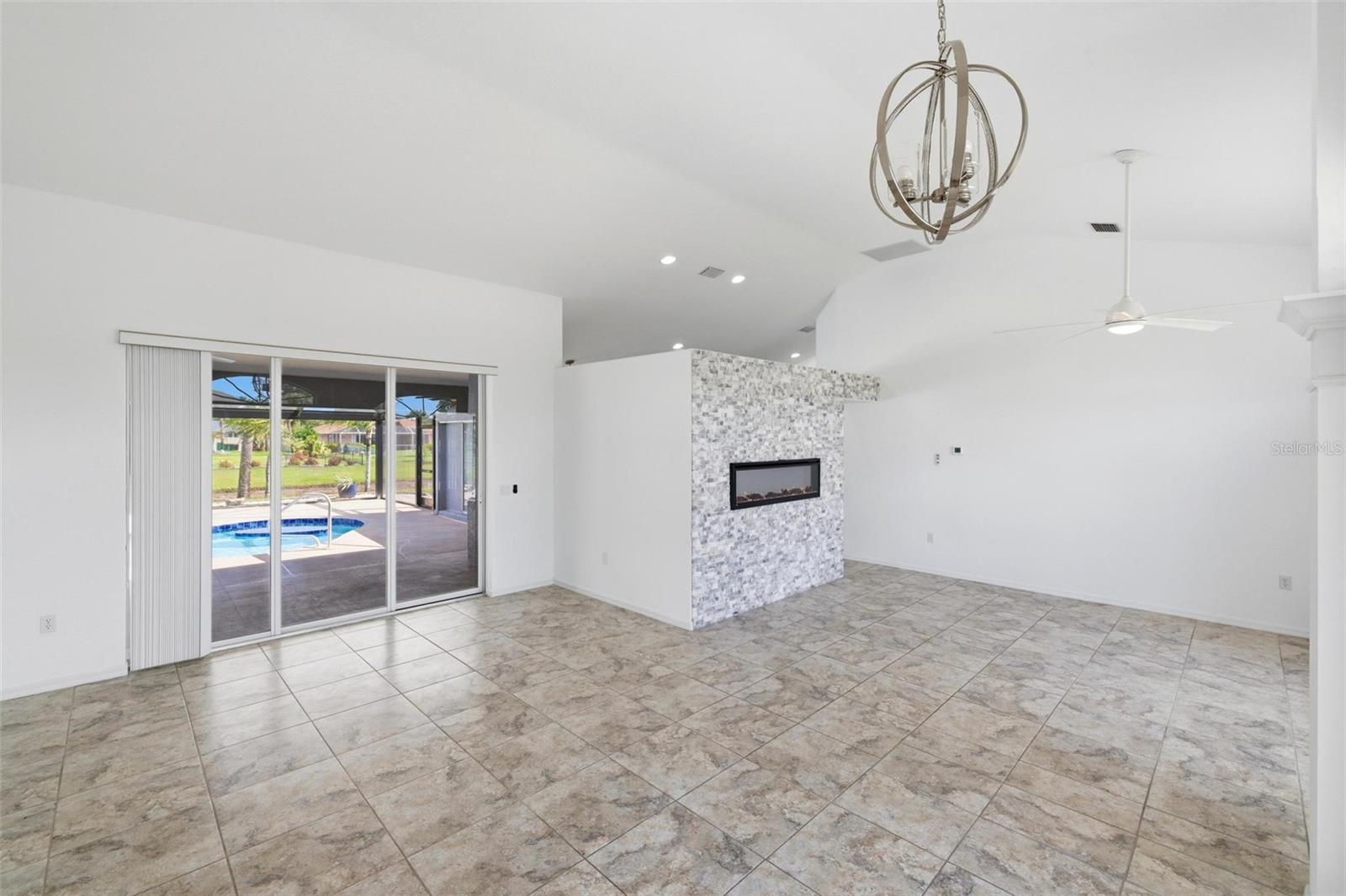 Image 14 of 56 For 605 Rotonda Cir