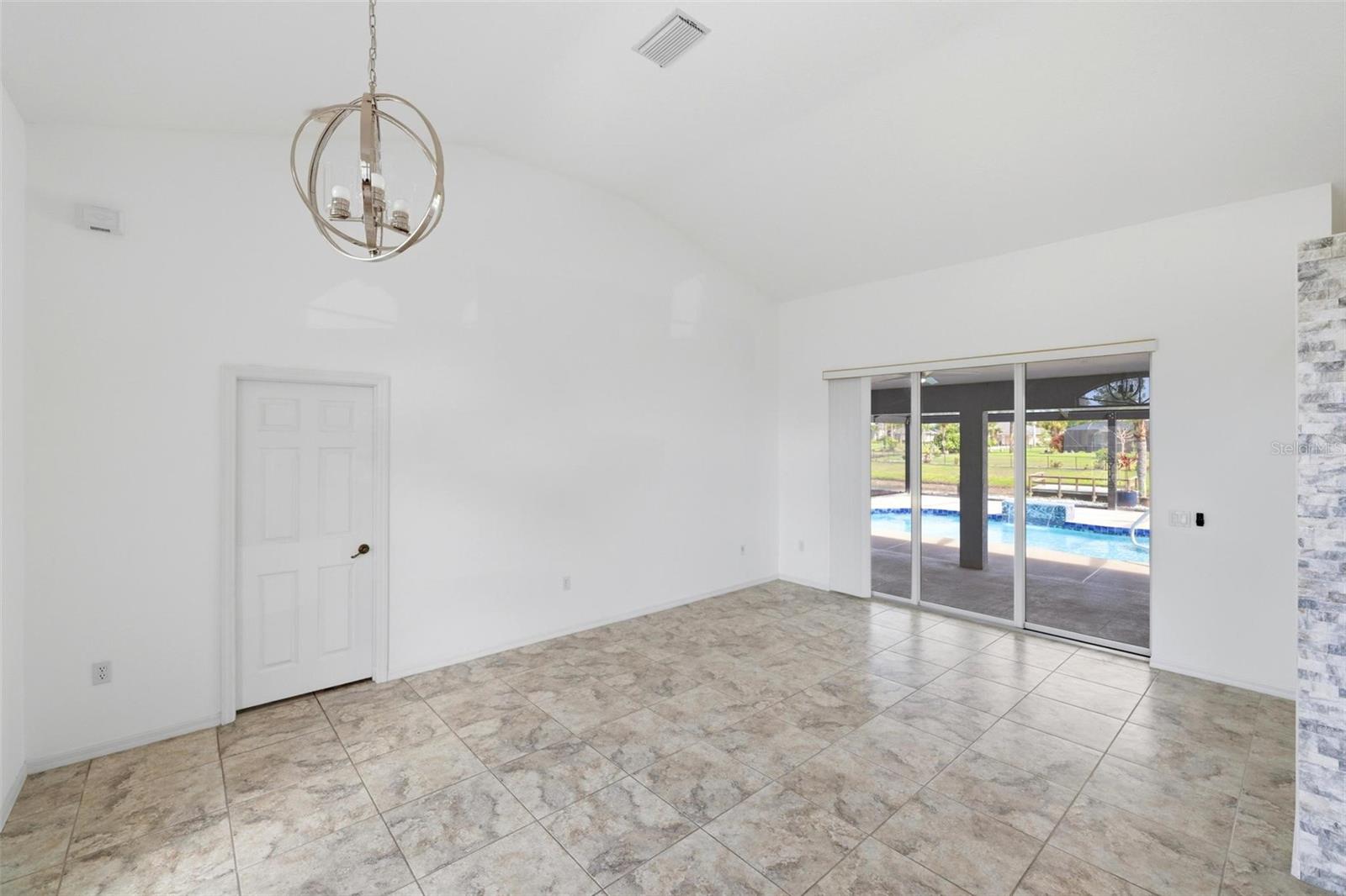 Image 15 of 56 For 605 Rotonda Cir