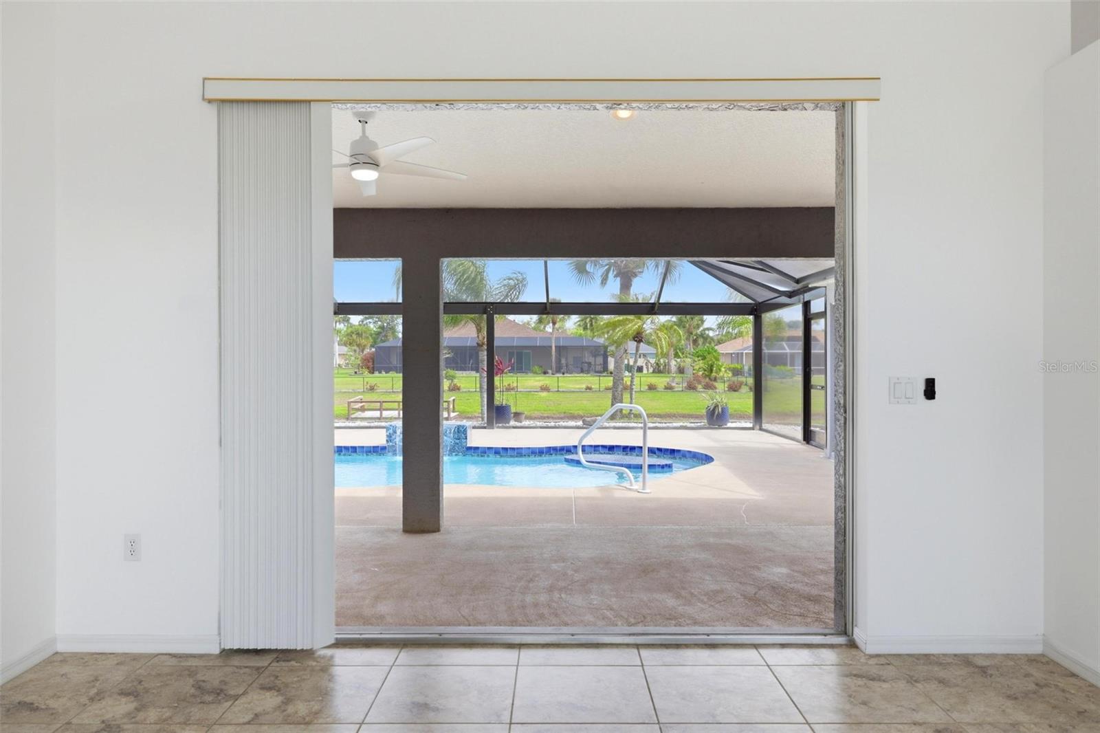 Image 17 of 56 For 605 Rotonda Cir