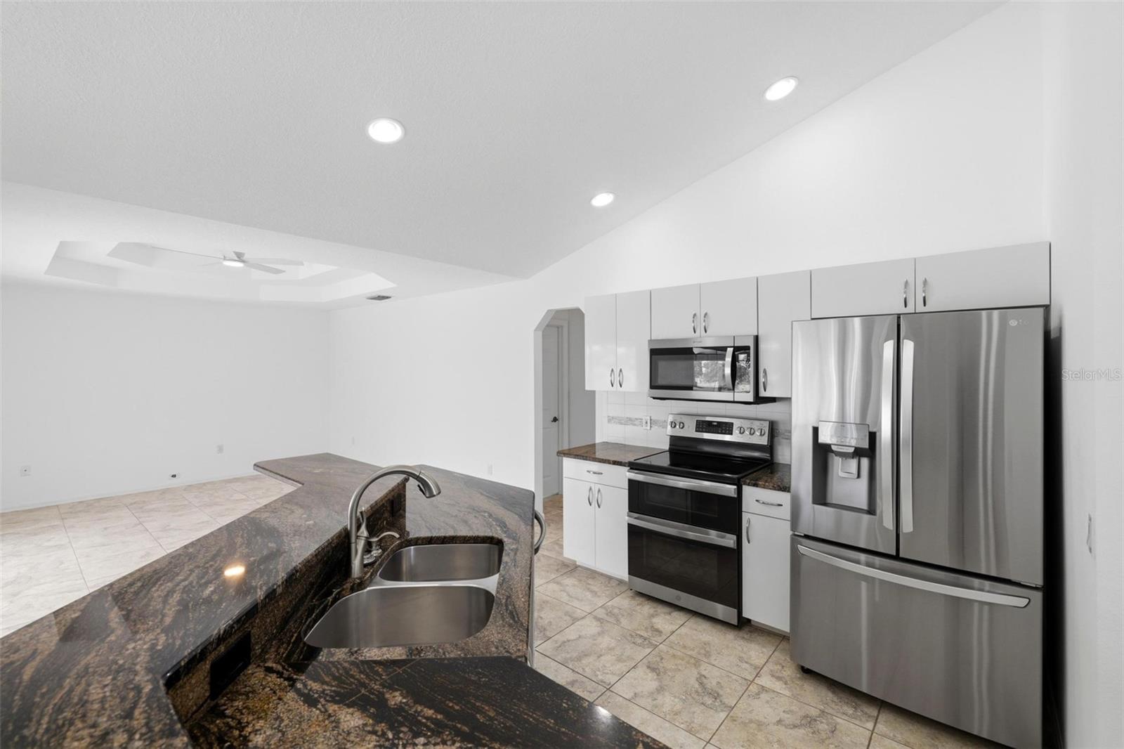 Image 23 of 56 For 605 Rotonda Cir