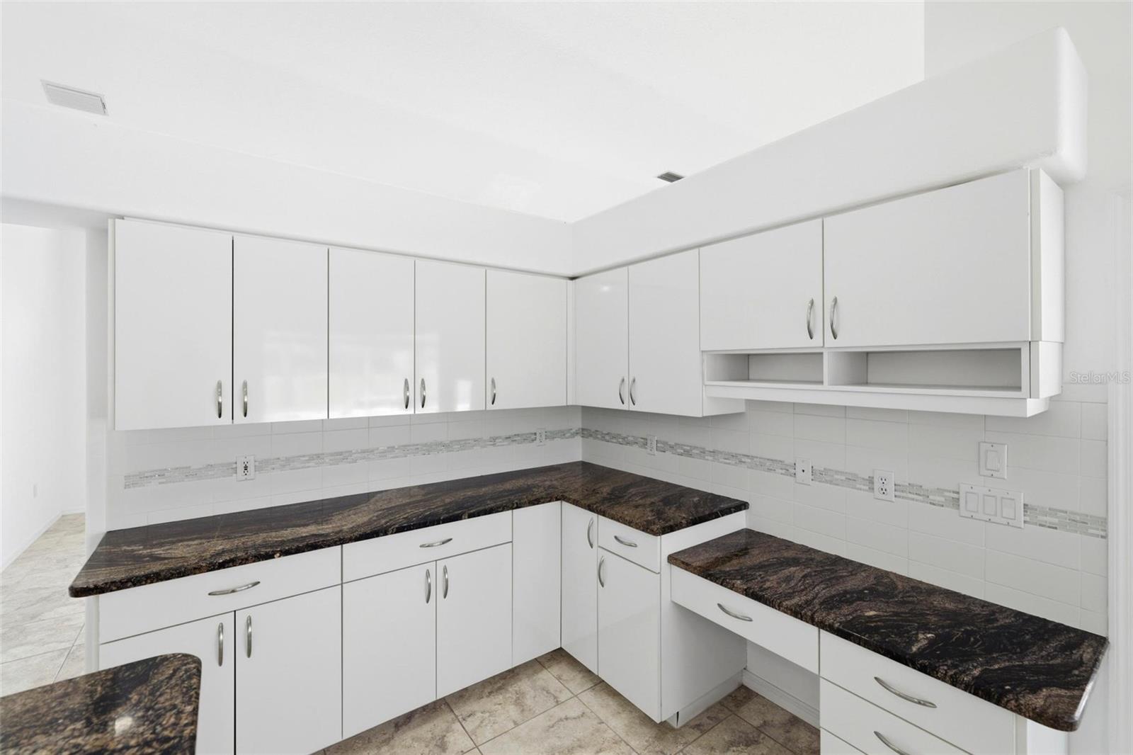 Image 25 of 56 For 605 Rotonda Cir