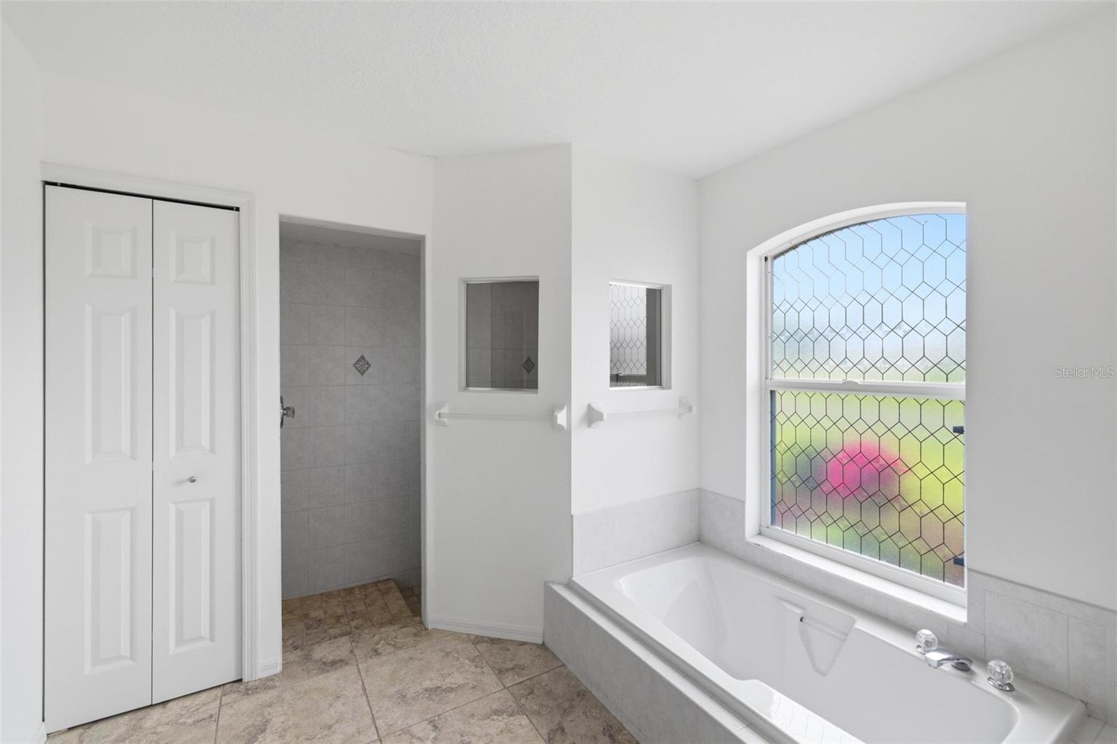 Image 42 of 56 For 605 Rotonda Cir