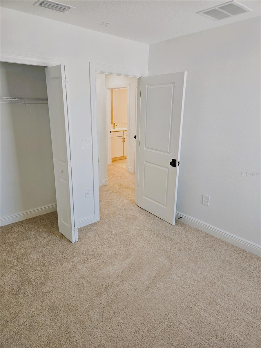 Image 19 of 40 For 17712 Broadleaf Loop