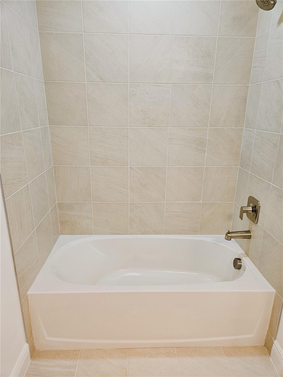 Image 24 of 40 For 17712 Broadleaf Loop