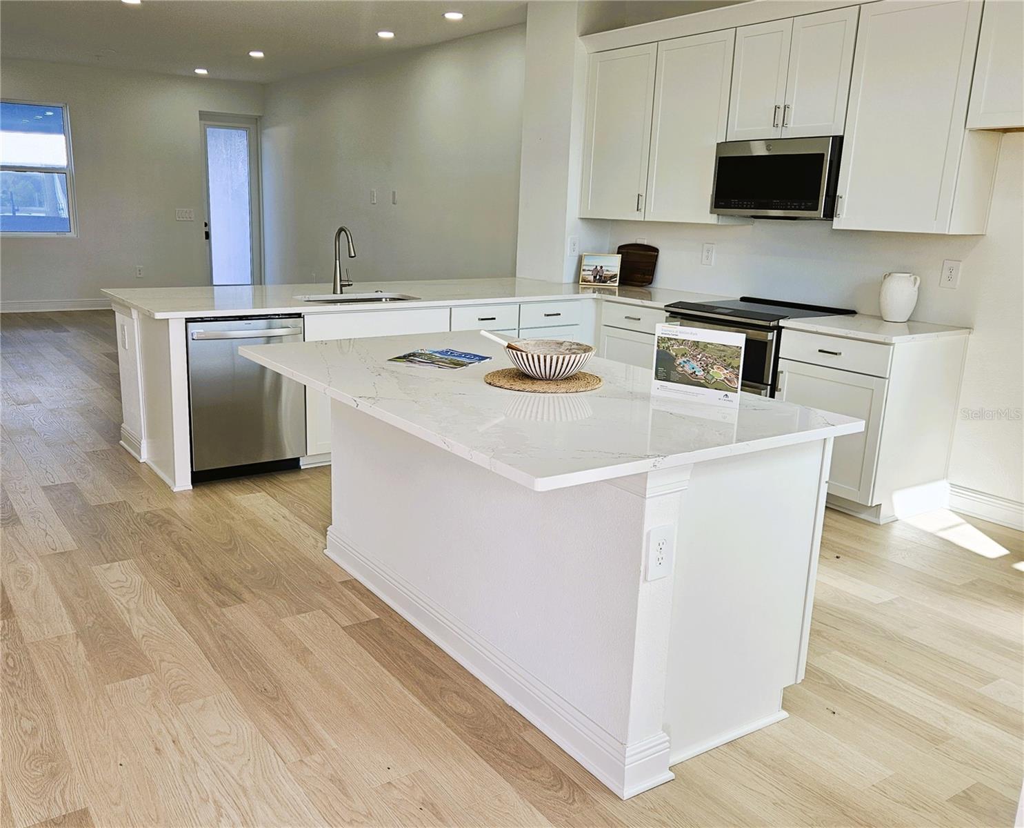 Image 3 of 40 For 17712 Broadleaf Loop