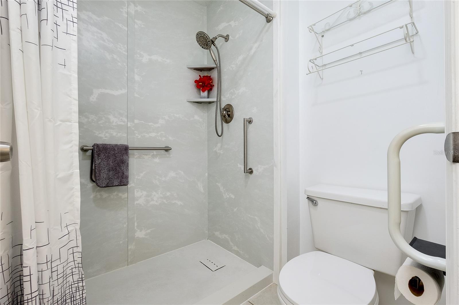 Image 20 of 45 For 3300 Loveland Boulevard 101