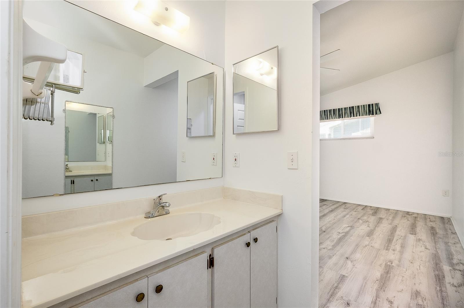 Image 21 of 45 For 3300 Loveland Boulevard 101