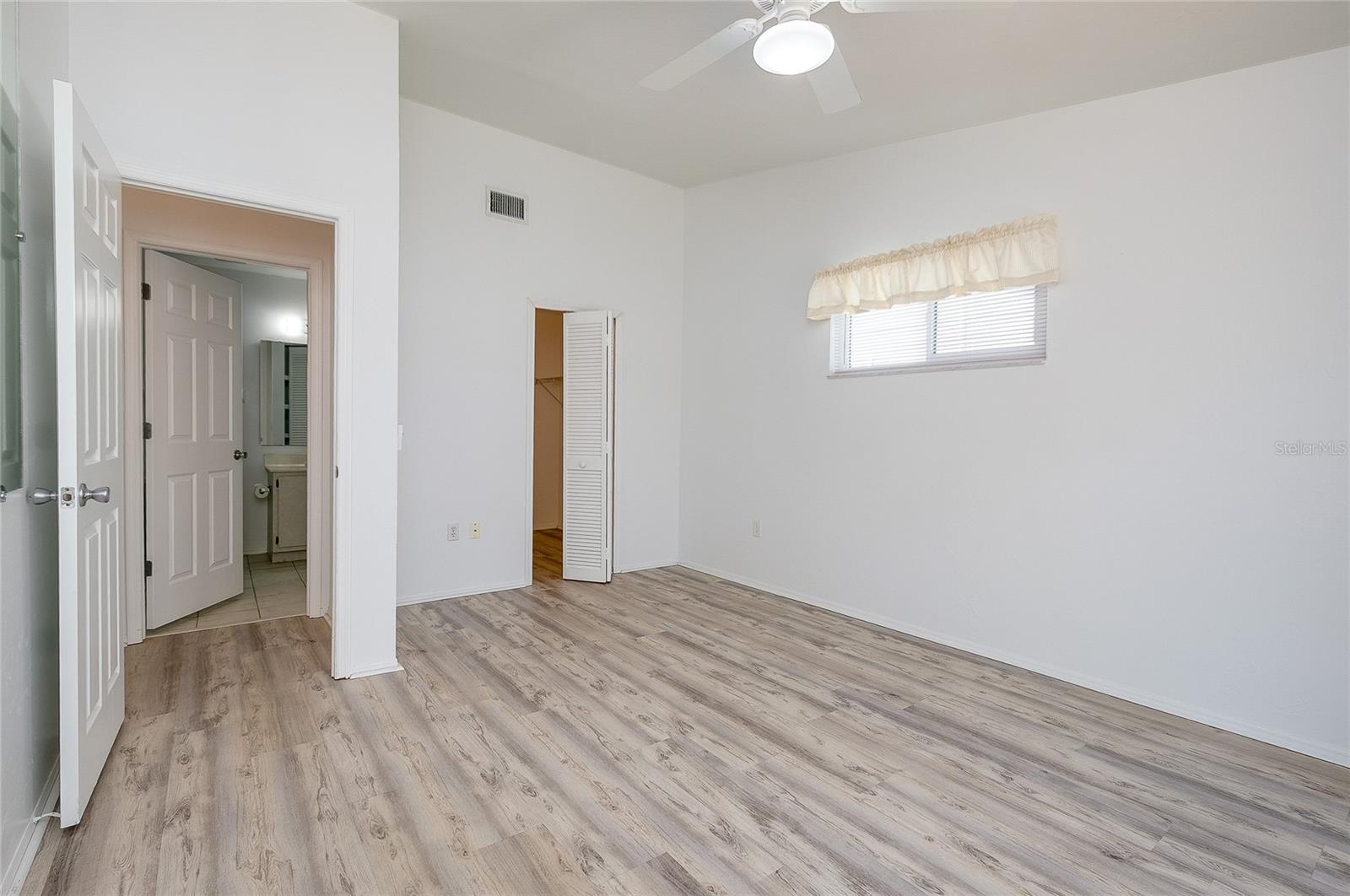 Image 22 of 45 For 3300 Loveland Boulevard 101