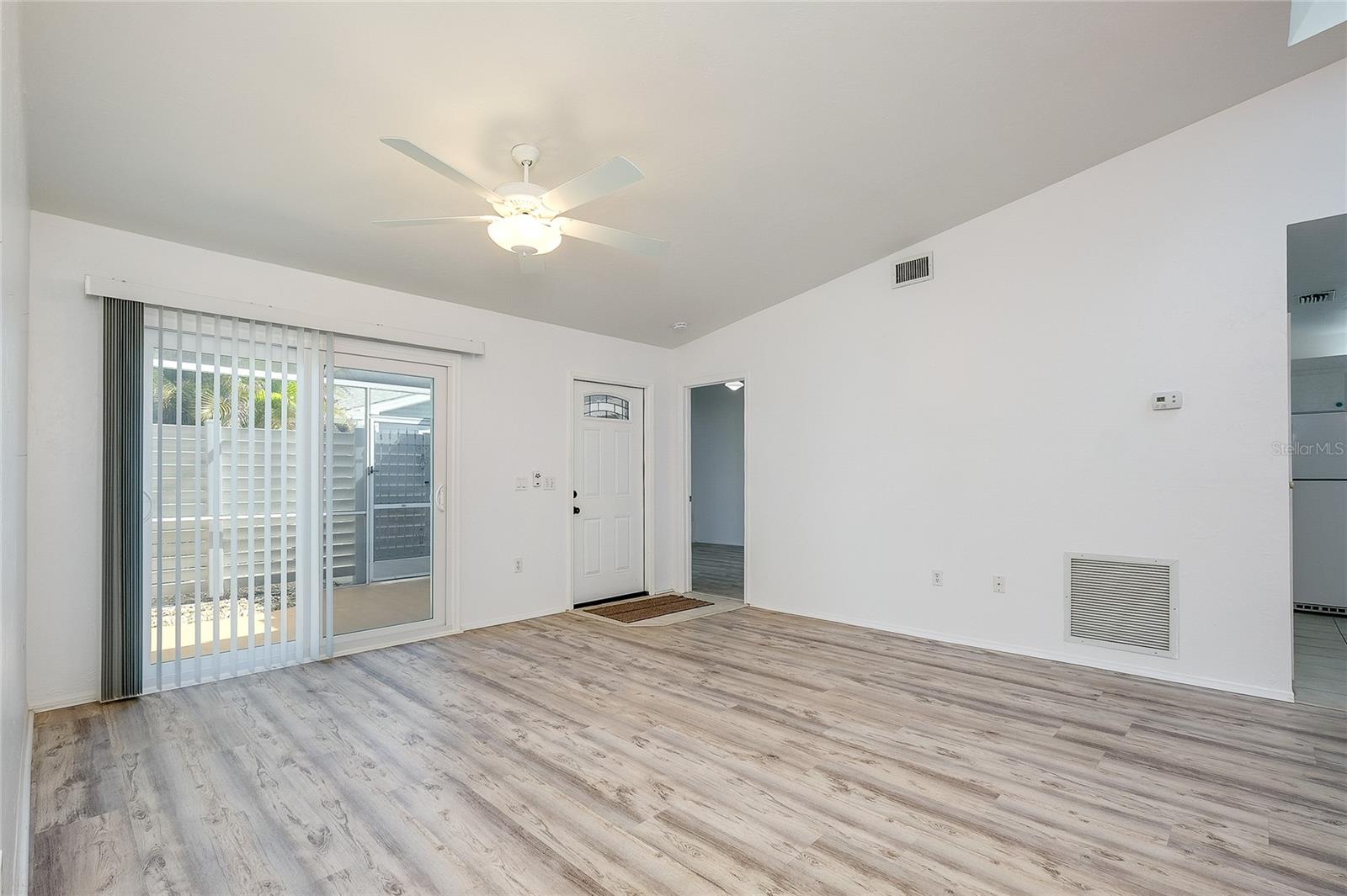 Image 4 of 45 For 3300 Loveland Boulevard 101