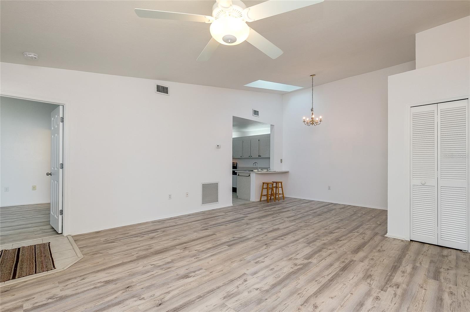 Image 5 of 45 For 3300 Loveland Boulevard 101