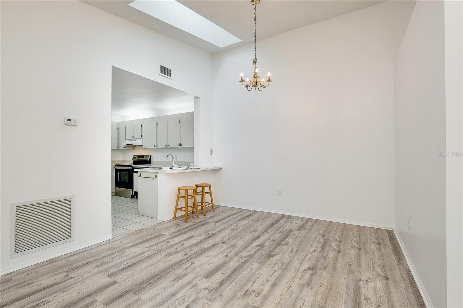 Image 6 of 45 For 3300 Loveland Boulevard 101