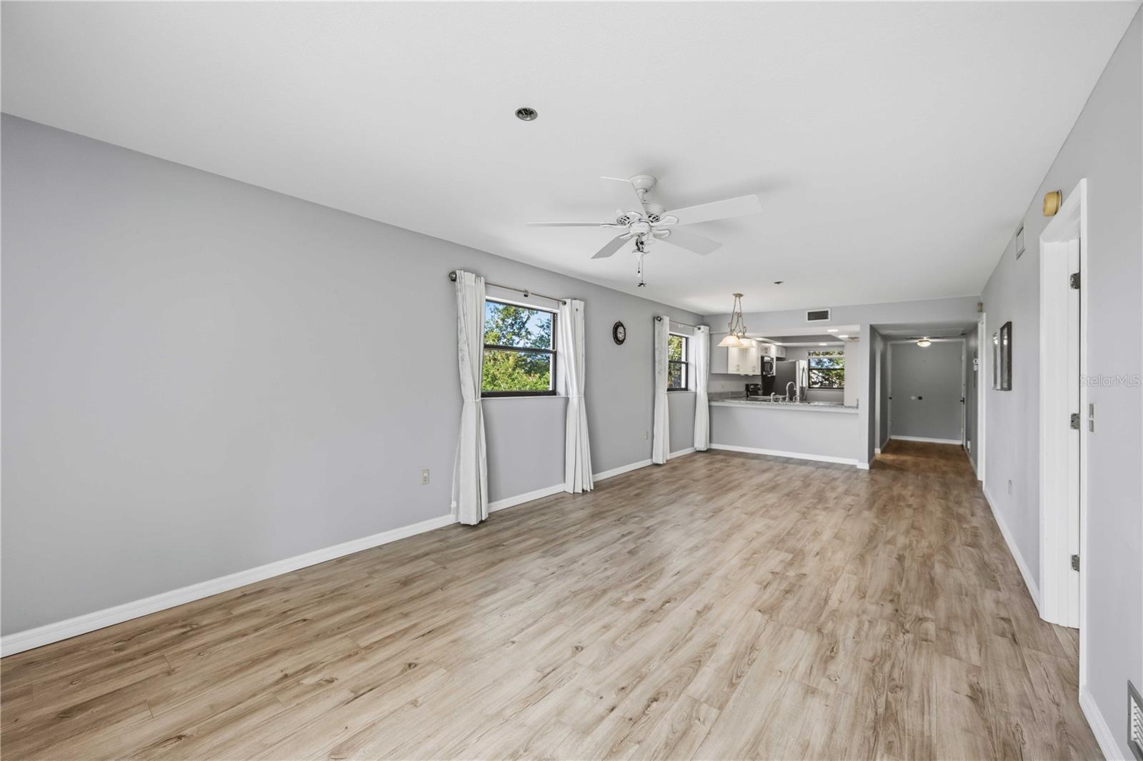 Image 17 of 36 For 104 Capri Isles Boulevard 301