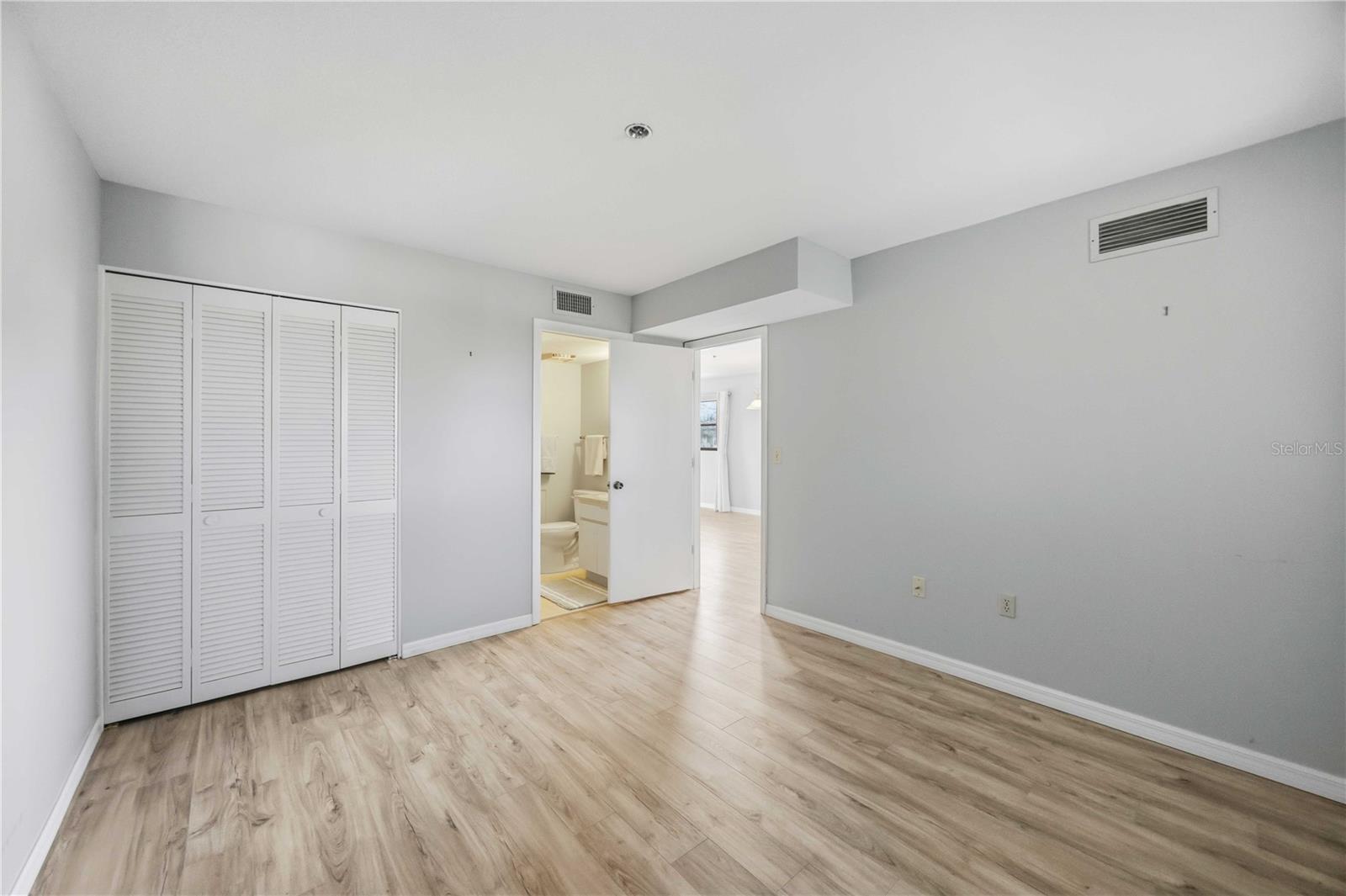 Image 19 of 36 For 104 Capri Isles Boulevard 301