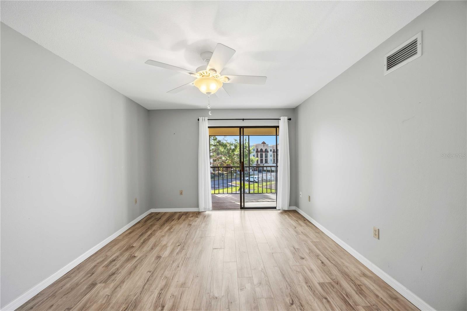 Image 23 of 36 For 104 Capri Isles Boulevard 301