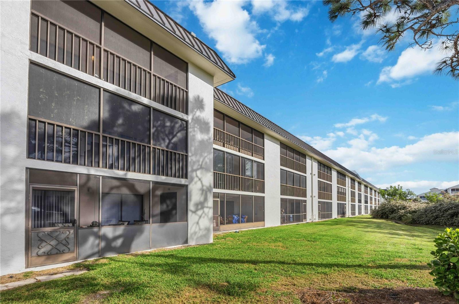 Image 31 of 36 For 104 Capri Isles Boulevard 301