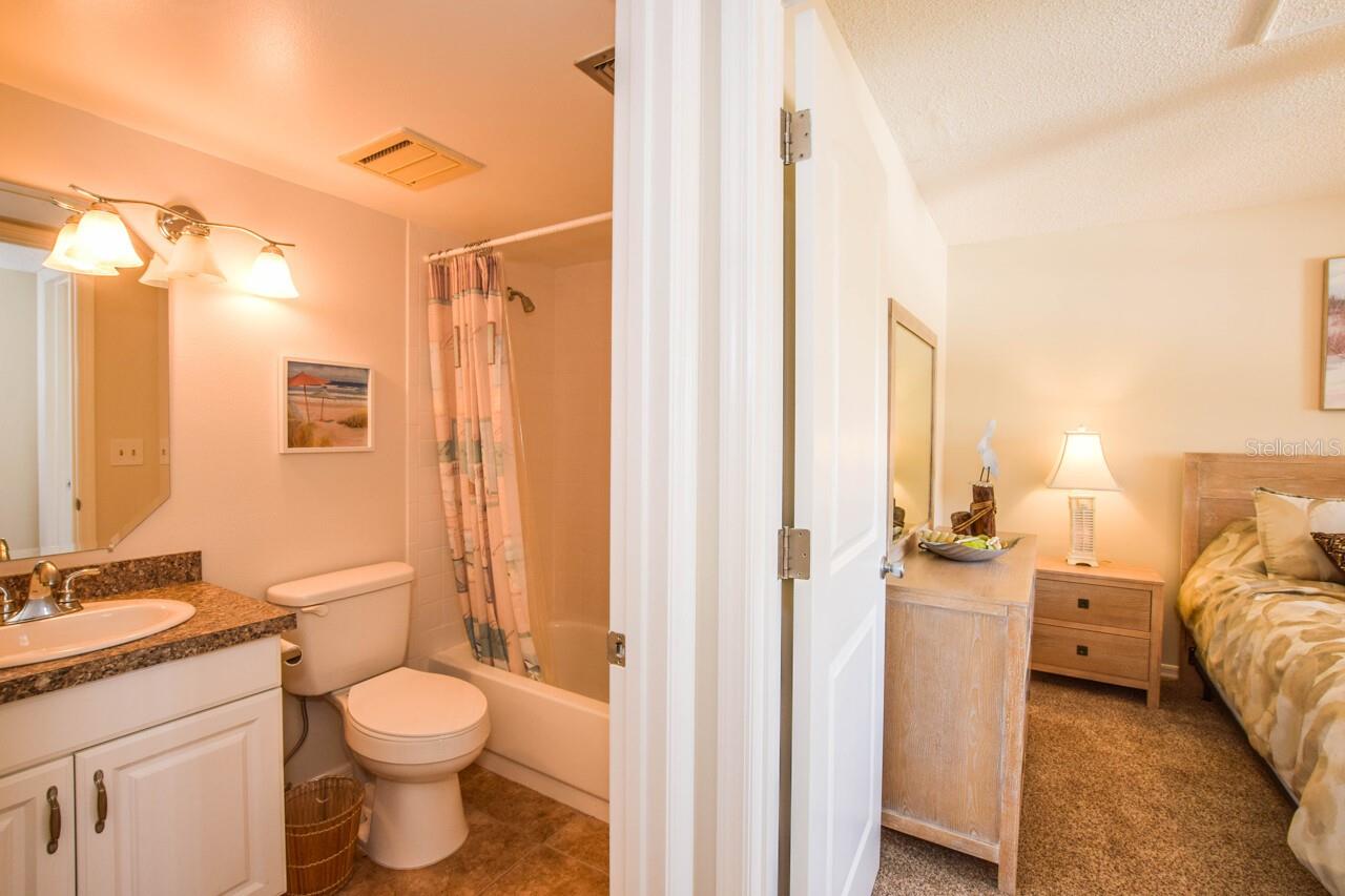 Image 17 of 37 For 408 Cerromar Circle S 236