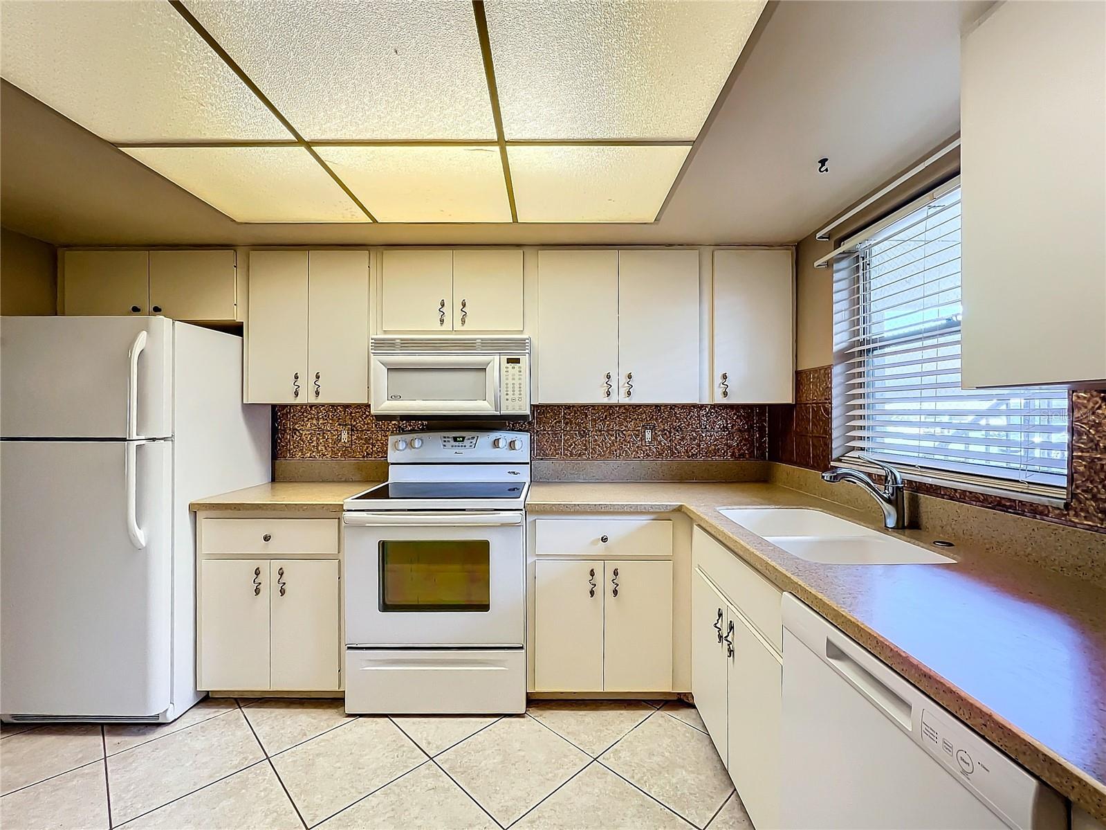 Image 4 of 12 For 509 Parkdale Mews 509